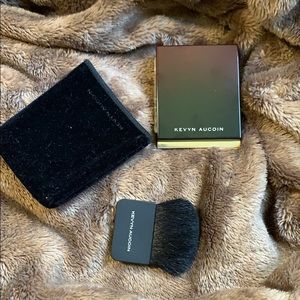 Kevyn Aucoin powder foundation